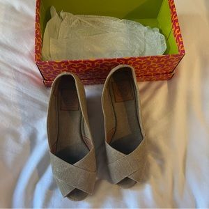 Tory Burch Gold Filipa Wedges 7-1/2